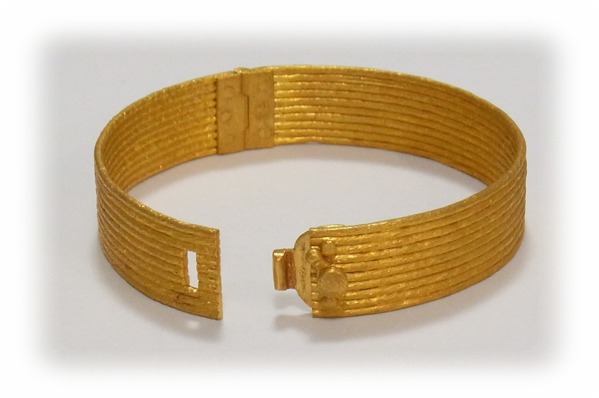 Gold wire Bracelet (Open)